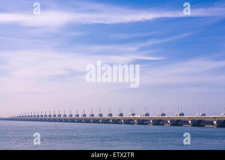 Europa, Niederlande, Zeeland, Deltaproject, die Oosterschelde-Damm zwischen Noord-Beveland und Schouwen-Duiveland, Flodd Barriere. Stockfoto