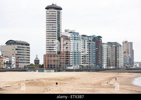 Europa, Niederlande, Zeeland, Vlissingen auf der Insel Walcheren, Hochhäuser auf dem Boulevard am Strand, Hotels und Stockfoto