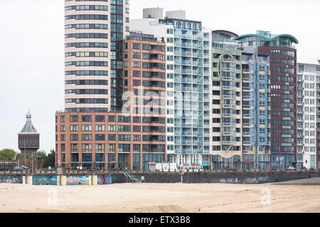 Europa, Niederlande, Zeeland, Vlissingen auf der Insel Walcheren, Hochhäuser auf dem Boulevard am Strand, Hotels und Stockfoto