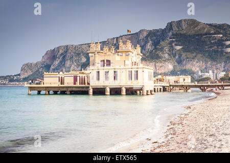 Der berühmte Strand von Mondello. Palermo, Sizilien. Italien Stockfoto