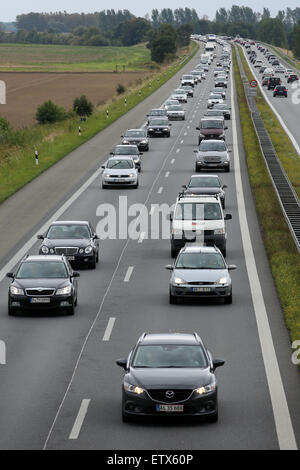 Neuruppin, Deutschland, langsam fließenden Verkehr auf der A24 Stockfoto