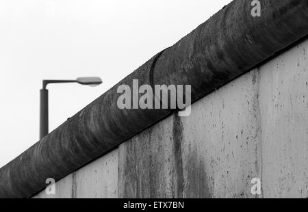 Berlin, Deutschland, Teil der ehemaligen Grenze Wand an der Gedenkstätte Berliner Mauer Stockfoto