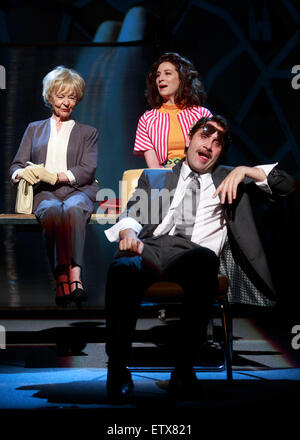 Edinburgh. VEREINIGTES KÖNIGREICH. 16. Juni 2015.  Photocall The Driver Seat am Royal Lyceum Theater, Edinburgh. Der Fahrersitz Leistung am Lyceum Theater in Edinburgh vom 13. bis 27. Juni 2015. Im Bild L-R Sheila Reid, Morven Christie und Ivan Castiglione. Bildnachweis: Pako Mera/Alamy Live-Nachrichten Stockfoto