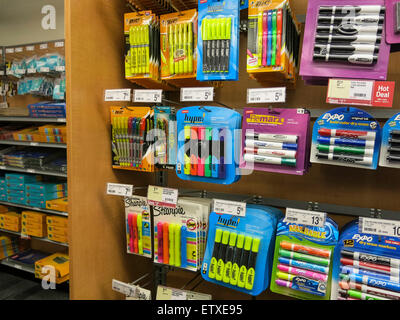 Displays im Staples Store, NYC Stockfoto