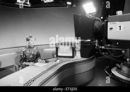 Kay Alexander, Moderatorin, Midlands heute BBC Regionalfernsehen Nachrichtenservice für den West Midlands, Pebble Mill, 30. November 1989. Stockfoto