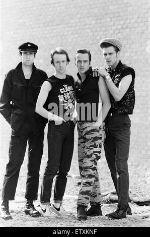 Englische Punk-Rock-Band The Clash. Mitglieder der Band sind (von links nach rechts), Gitarrist Mick Jones, Schlagzeuger Nicky Headon Sänger Joe Strummer und Bassist Paul Simonon. 21. April 1982. Stockfoto