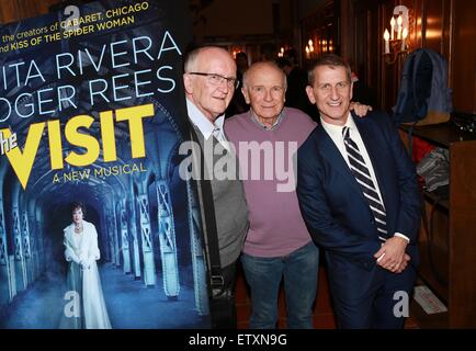 "Der Besuch" Fototermin am Lyceum Theatre mit: John Doyle, Terrence McNally, Tom Kirdahy Where: New York, Vereinigte Staaten von Amerika bei: 25. März 2015 Stockfoto