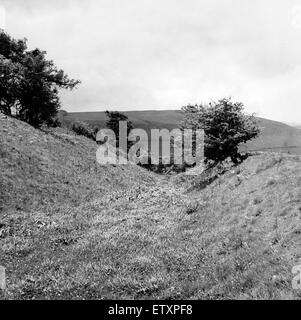 Offa es Dyke ist eine große lineare Erdarbeiten, die etwa die aktuelle Grenze zwischen England und Wales folgt. Um 1950. Stockfoto