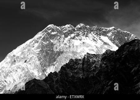 Gipfel des Nuptse Berg (7864 M), Everest base camp Trek, Sagarmatha Nationalpark, UNESCO-Weltkulturerbe, Solu-Khumbu Stockfoto