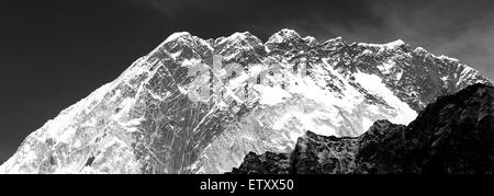 Gipfel des Nuptse Berg (7864 M), Everest base camp Trek, Sagarmatha Nationalpark, UNESCO-Weltkulturerbe, Solu-Khumbu Stockfoto