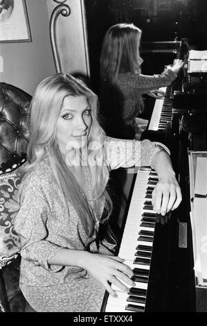 Lynsey de abgebildet Paul im Norden London Zuhause. 16. Januar 1980. Stockfoto