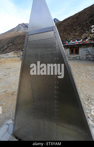 Die Everest-Denkmal, Pheriche Dorf, Everest base camp Trek, UNESCO-Weltkulturerbe, Sagarmatha Nationalpark, Solu-Khumb Stockfoto