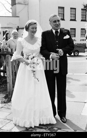 Die Hochzeit von Spike Milligan Tochter Sile Milligan, Will White. Kirche der Jungfrau Maria, Monken Hadley, Barnet, London. 14. April 1984. Stockfoto