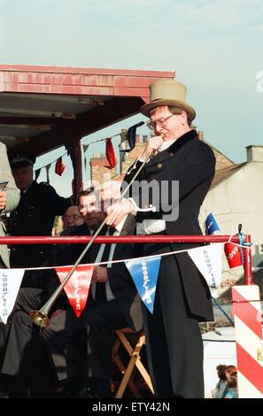 Buglar Ian Dewar auf Hochtouren während der jährlichen Reiten Messe Prozession vom Yarn Rathaus begibt. 23. Oktober 1993. Stockfoto