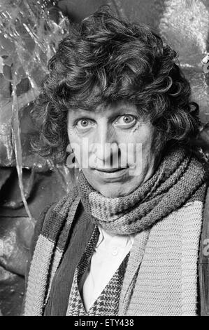 Tom Baker, Schauspieler, die vierte Inkarnation von The Doctor in BBC-Fernsehserie Doctor Who spielt, in Charakter, 9. Juli 1975 abgebildet. Stockfoto