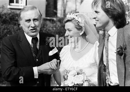 Die Hochzeit von Spike Milligan Tochter Sile, Willie White. Kirche der Jungfrau Maria, Monken Hadley, Barnet, London. 14. April 1984. Stockfoto