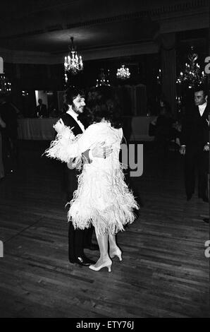 Party im Dorchester Hotel, London, Samstag, 23. März 1968. Nach einer privaten Vorführung des "Around The World in 80 Days", im Kolosseum Kino, hosted by Richard Burton & Elizabeth Taylor, kamen die Gäste eine Abendessen-Partei im Dorchester Hotel. In an Stockfoto