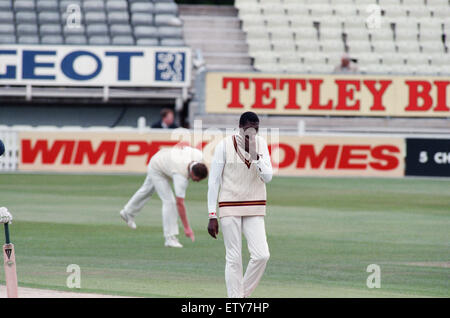 Britannic Assurance County Championship-Cricket-Match bei Edgbaston. Warwickshire V Northamptonshire, Unentschiedenes Spiel. Northamptonshire West Indian Bowler schroff Ambrose.  2. Juni 1990. Stockfoto