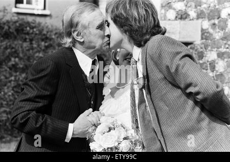 Die Hochzeit von Spike Milligan Tochter Sile, Willie White. Kirche der Jungfrau Maria, Monken Hadley, Barnet, London. 14. April 1984. Stockfoto