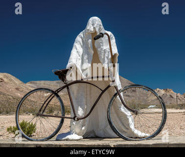 Tod mit dem Fahrrad in der Wüste, Skulptur, Death Valley Nationalpark, Kalifornien, USA Stockfoto
