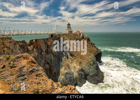 Die Brücke zum Point Bonita Lighthouse auf dem Felsen, San Francisco, Kalifornien Stockfoto