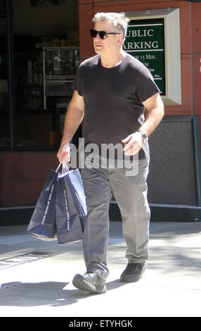 Alec Baldwin nimmt seine Familie einkaufen mit Beverly Hills: Alec Baldwin wo: Los Angeles, California, Vereinigte Staaten von Amerika bei: 26. März 2015 Stockfoto