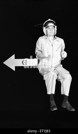 In diesem Dokument vom 23. Juli 1958 werden die Auswirkungen der Schwerkraft auf den menschlichen Körper behandelt, wobei der Schwerpunkt auf G-Kräfte und deren Auswirkungen liegt. Es hebt Studien hervor, die sich auf den Einfluss der Schwerkraft auf die menschliche Physiologie beziehen. Stockfoto