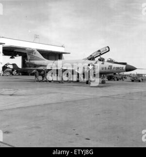 McDonnell F-101-110-MC Voodoo-58-0327 Stockfoto