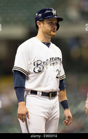 Milwaukee, WI, USA. 15. Juni 2015. Milwaukee Brewers Catcher Jonathan Lucroy #20 während der Major League Baseball Spiel zwischen den Milwaukee Brewers und den Kansas City Royals im Miller Park in Milwaukee, Wisconsin. Bildnachweis: Cal Sport Media/Alamy Live-Nachrichten Stockfoto