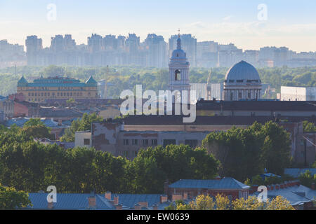 Ansicht von St. Petersburg und St.-Katharinen-Kirche von der Kolonnade der St. Isaaks Kathedrale Stockfoto