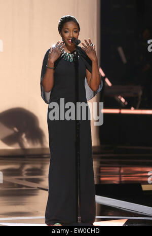 BET "Black Girls Rock!" roten Teppich Veranstaltung gesponsert von Chevrolet abgehaltenen NJPAC Prudential Saal - innen mit: Estelle Where: Newark, New Jersey, USA als: 28. März 2015 Stockfoto