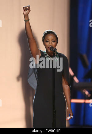 BET "Black Girls Rock!" roten Teppich Veranstaltung gesponsert von Chevrolet abgehaltenen NJPAC Prudential Saal - innen mit: Estelle Where: Newark, New Jersey, USA als: 28. März 2015 Stockfoto