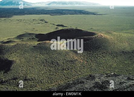 Reste von einem Vulkankegel in den Krater des Moon National Monument in der Snake River Plain in der Nähe von Arco, Idaho. Stockfoto