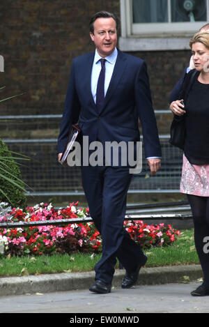 London, UK. 16. Juni 2015. Der britische Premierminister David Cameron kommt bei Nr. 10 Downing Street für ein Treffen mit US-First Lady Michelle Obama am 16. Juni 2015 in London, England. Bildnachweis: Stills Presse/Alamy Live-Nachrichten Stockfoto