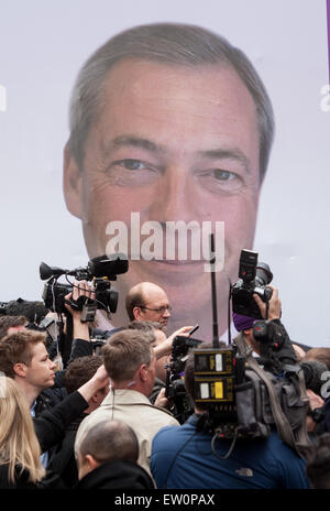 Die UKIP Führer Nigel Farage kündigt seine wichtigsten Wahlversprechen Parteien auf Smith Square.  Mitwirkende: Atmosphäre wo: London, Vereinigtes Königreich bei: 30. März 2015 Stockfoto