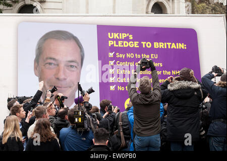 Die UKIP Führer Nigel Farage kündigt seine wichtigsten Wahlversprechen Parteien auf Smith Square.  Mitwirkende: Atmosphäre wo: London, Vereinigtes Königreich bei: 30. März 2015 Stockfoto