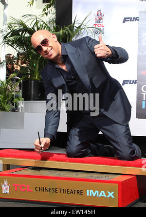 Vin Diesel-Handabdruck und Fußabdruck Zeremonie Featuring: VIN DIESEL wo: Hollywood, Kalifornien, USA als: 1. April 2015 Stockfoto