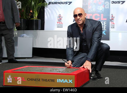 Vin Diesel-Handabdruck und Fußabdruck Zeremonie Featuring: VIN DIESEL wo: Hollywood, Kalifornien, USA als: 1. April 2015 Stockfoto