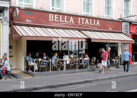 Einen allgemeinen Überblick über Bella Italia Restaurant in Queensway, London Stockfoto