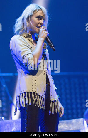 Rosemont, Illinois, USA. 15. Juni 2015. Musiker EMILY HAINES Metrik führt live auf der Bühne in der Allstate Arena in Rosemont, Illinois © Daniel DeSlover/ZUMA Draht/Alamy Live News Stockfoto