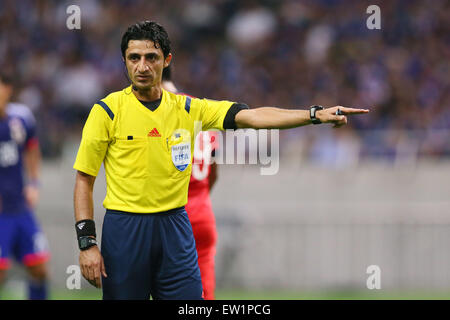 Saitama, Japan. 16. Juni 2015. Schiedsrichter/Fußball: FIFA World Cup Russland 2018 asiatischen Qualifier zweite Runde Gruppe E match zwischen 0-0 Japan Singapur im Saitama Stadium 2002 in Saitama, Japan. Bildnachweis: Yohei Osada/AFLO SPORT/Alamy Live-Nachrichten Stockfoto