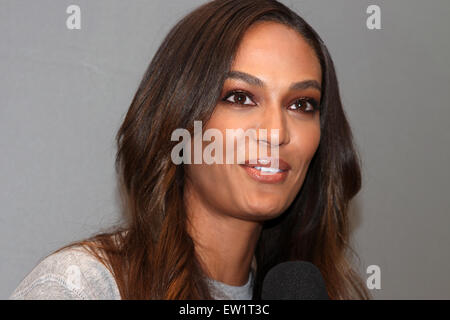 Joan Smalls besucht Nordstrom an der Mall von San Juan Förderung ihr neue Kleidung True Religion Featuring: Joan Smalls wo: Puerto Rico wenn: 4. April 2015 Stockfoto