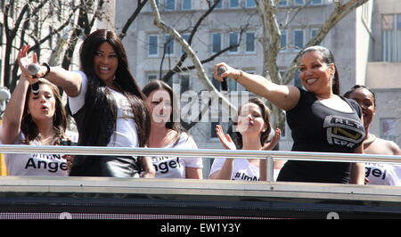 Lane Bryant feiert den Start ihrer Kampagne #ImNoAngel mit einer Überraschung-Performance von Salt-N-Pepa durch das Flatiron Building New York City mit: Salt N Pepa, Salt-N-Pepa, Cheryl James, Sandra Denton wo: New York City, New York, USA bei: 6. April 2015 Stockfoto