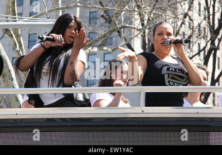 Lane Bryant feiert den Start ihrer Kampagne #ImNoAngel mit einer Überraschung-Performance von Salt-N-Pepa durch das Flatiron Building New York City mit: Salt N Pepa, Salt-N-Pepa, Cheryl James, Sandra Denton wo: New York City, New York, USA bei: 6. April 2015 Stockfoto