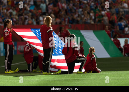 Vancouver, Kanada. 16. Juni 2015. Die Spieler betreten das Stadion für ein Spiel der Gruppe D bei der FIFA Frauen WM Kanada 2015 zwischen Nigeria und den USA im BC Place Stadium am 16. Juni 2015 in Vancouver, Kanada. Sydney Low/Cal-Sport-Medien. Bildnachweis: Cal Sport Media/Alamy Live-Nachrichten Stockfoto