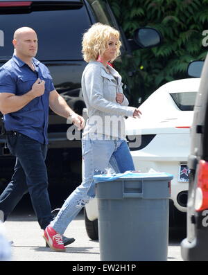 Britney Spears am Set, die Dreharbeiten zu ihrem neuen 80er Jahre angehauchte Musik Videos "Pretty Girls," Studio City mit: Briney Spears wo: Los Angeles, California, Vereinigte Staaten von Amerika bei: 10. April 2015 Stockfoto