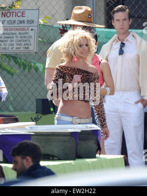 Britney Spears am Set, die Dreharbeiten zu ihrem neuen 80er Jahre angehauchte Musik Videos "Pretty Girls," Studio City mit: Briney Spears wo: Los Angeles, California, Vereinigte Staaten von Amerika bei: 10. April 2015 Stockfoto