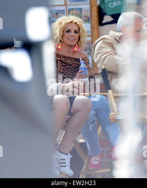 Britney Spears am Set, die Dreharbeiten zu ihrem neuen 80er Jahre angehauchte Musik Videos "Pretty Girls," Studio City mit: Briney Spears wo: Los Angeles, California, Vereinigte Staaten von Amerika bei: 10. April 2015 Stockfoto