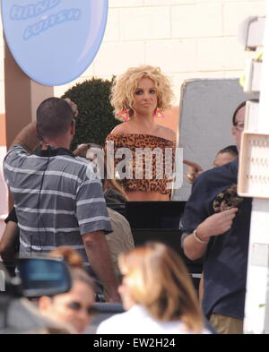 Britney Spears am Set, die Dreharbeiten zu ihrem neuen 80er Jahre angehauchte Musik Videos "Pretty Girls," Studio City mit: Briney Spears wo: Los Angeles, California, Vereinigte Staaten von Amerika bei: 10. April 2015 Stockfoto