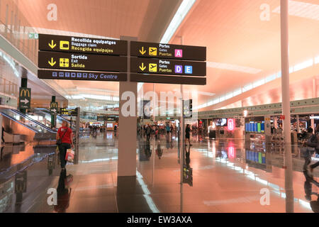 Innenraum des Prat Flughafens am 5. Mai 2015 in Barcelona, Spanien. Seit 2013 ist El Prat-Barcelona die am stärksten frequentierte Flughafen in Spanien Stockfoto